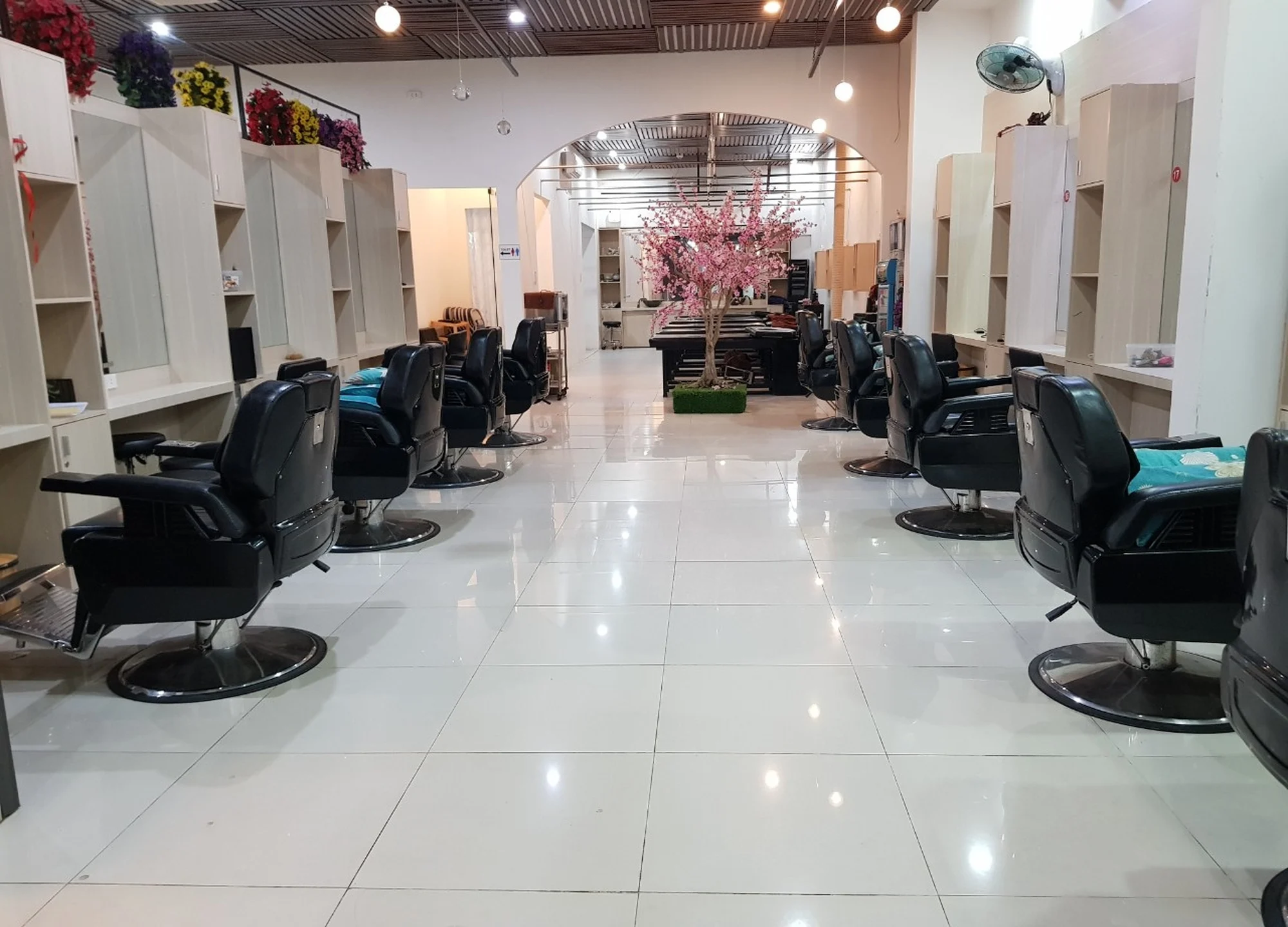 Tiệm cắt tóc and Spa Jeil 店內實景